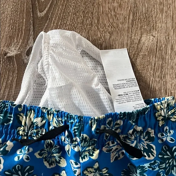 Hurley Short Sleeve Rash Guard and Shorts Swim Set size 2T - Picture 11 of 11